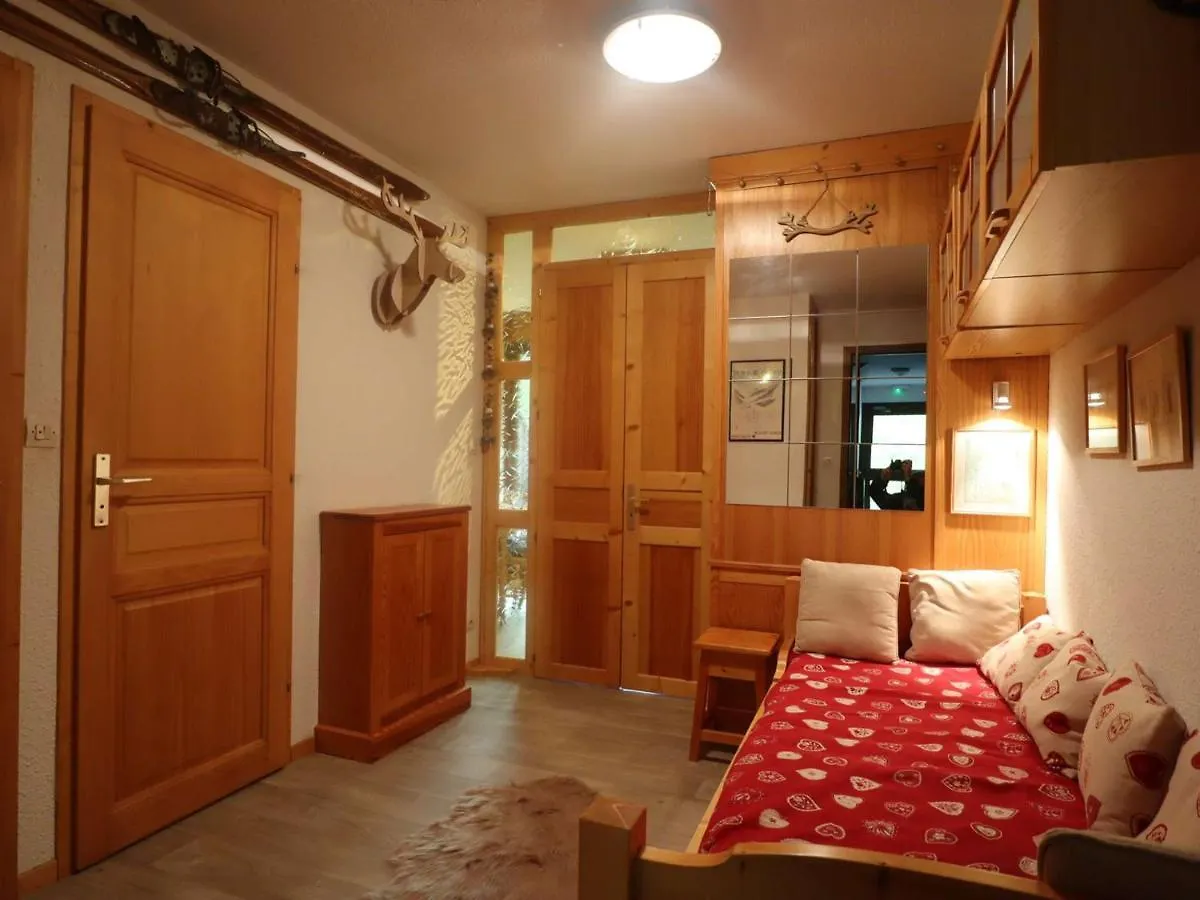 Apartment Appartement Lumineux 2* 33M² Avec Balcon, Pour 6 Personnes A Areches-Beaufort - Fr-1-342-235
